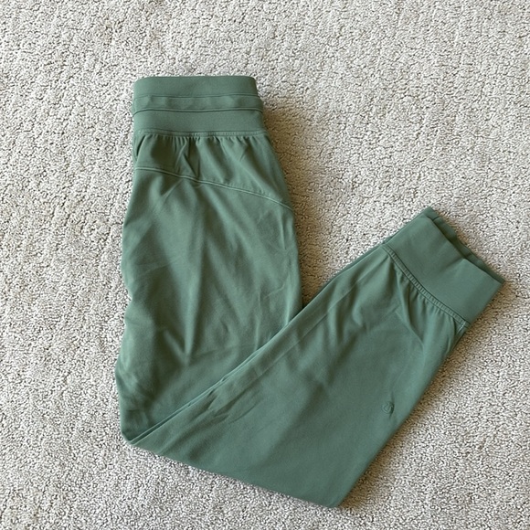 Lululemon High-Rise Jogger Crop - Picture 9 of 12